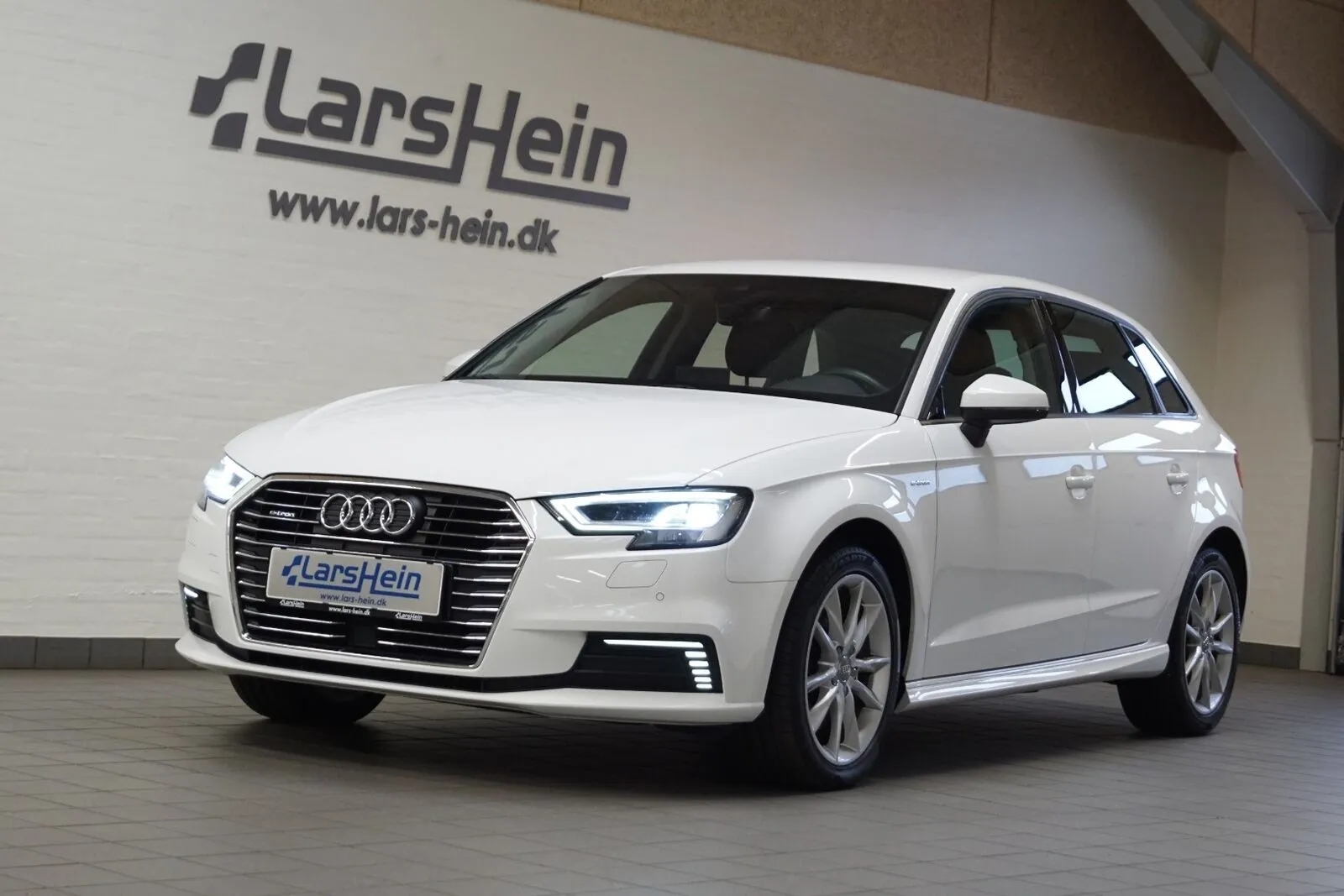 Audi A3 1,4 e-tron Sportback S-tr. 5d Image 1