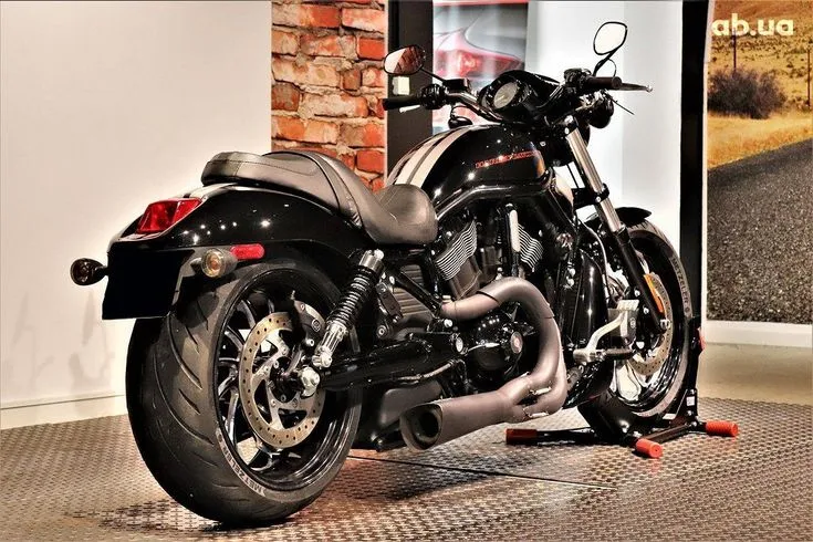 Harley-Davidson VRSCDX Image 5